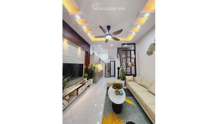 Nhỉnh 5 tỷ, 40 m2 ô tô tránh kinh doanh, Tây Sơn. LH 0969435469